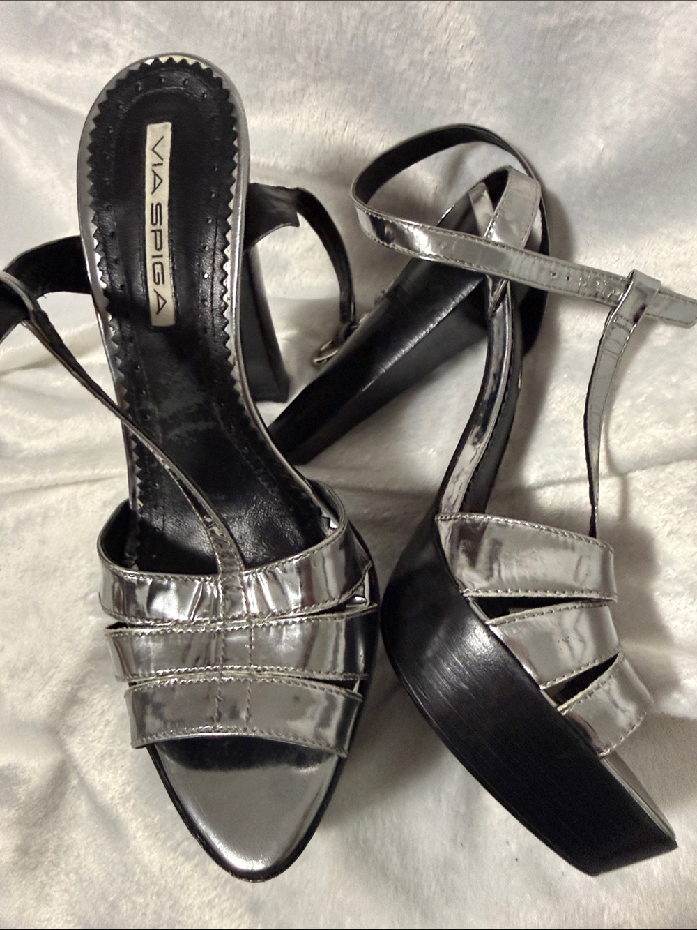 NWOT Via Spiga Metallic Leather Silver T-Strap Heels - Picture 5 of 9